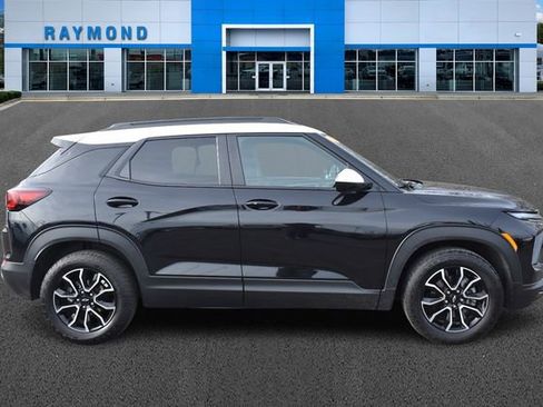 Used 2025 Chevrolet TrailBlazer ACTIV w/ Convenience Package FWD image 2