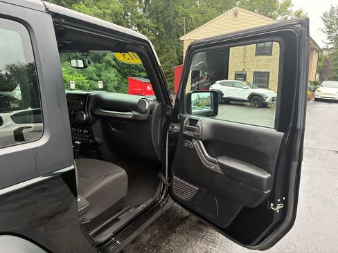 Used 2015 Jeep Wrangler Sport w/ Quick Order Package 24S AWD/4WD image 15