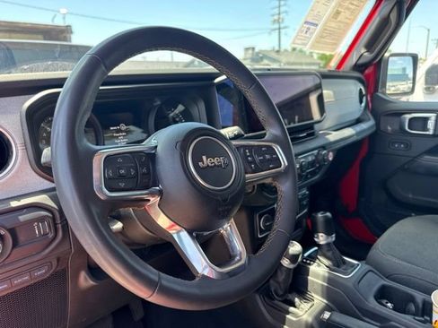 Used 2024 Jeep Wrangler Unlimited Sahara AWD/4WD image 10