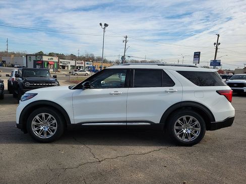 New 2026 Ford Explorer Platinum RWD image 3