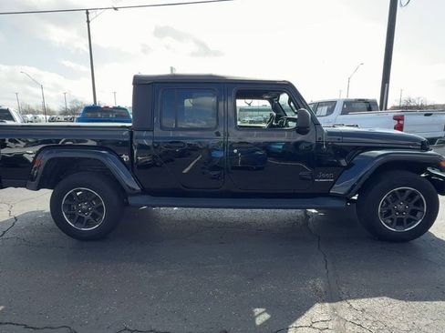 Used 2022 Jeep Gladiator Overland w/ Cold Weather Group image 9