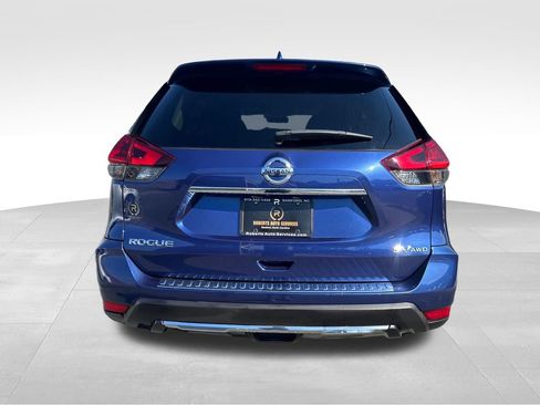 Used 2018 Nissan Rogue SV AWD/4WD image 4