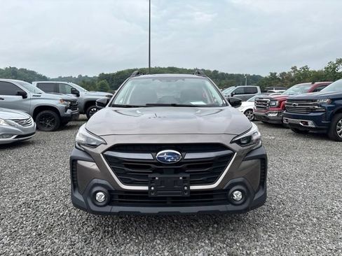 Used 2023 Subaru Outback Premium AWD/4WD image 8