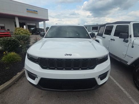 Used 2024 Jeep Grand Cherokee Altitude AWD/4WD image 6