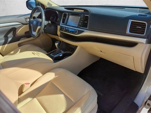 Used 2015 Toyota Highlander XLE image 30