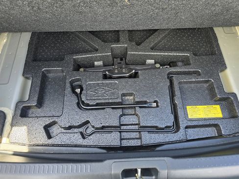 Used 2013 Toyota Camry LE image 6