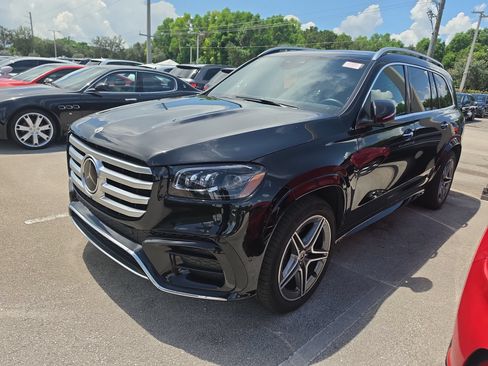 Used 2024 Mercedes-Benz GLS 450 4MATIC image 3