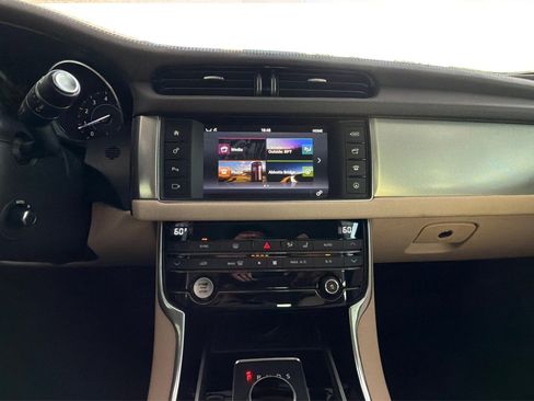 Used 2016 Jaguar XF Prestige RWD image 29