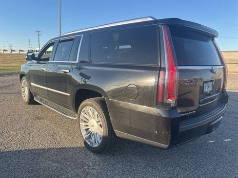 Used 2018 Cadillac Escalade ESV Luxury image 4