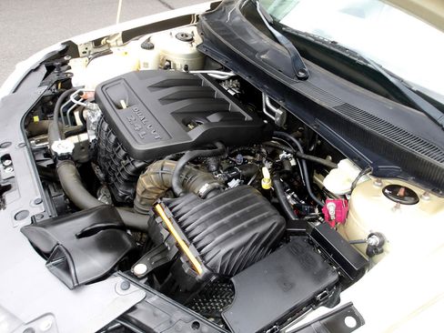 Used 2010 Chrysler Sebring Touring image 18