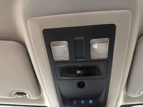 Used 2019 RAM 1500 Classic SLT w/ SLT Plus D￩cor Group AWD/4WD image 31