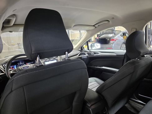 Used 2019 Ford Fusion SE image 18