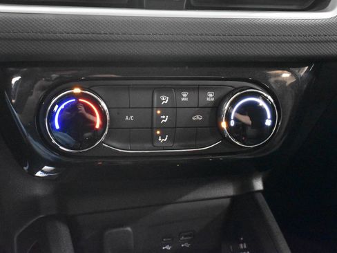 Used 2024 Chevrolet TrailBlazer LT w/ Driver Confidence Package FWD image 17