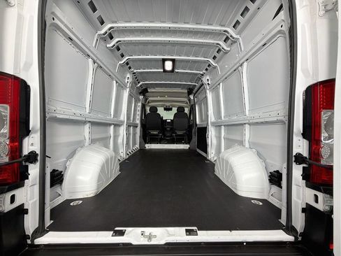 Used 2025 RAM ProMaster 2500 w/ Convenience Group FWD image 25