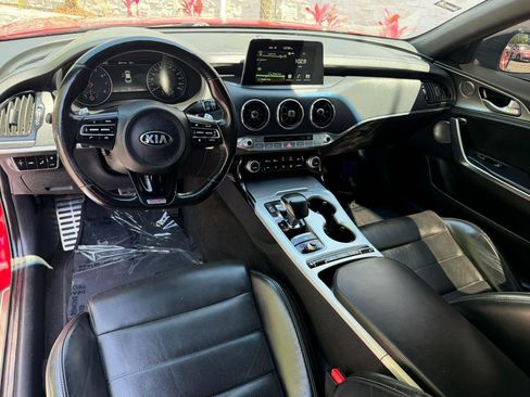 Used 2018 Kia Stinger GT2 image 28