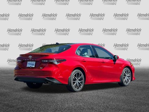 Used 2024 Toyota Camry XLE AWD/4WD image 5