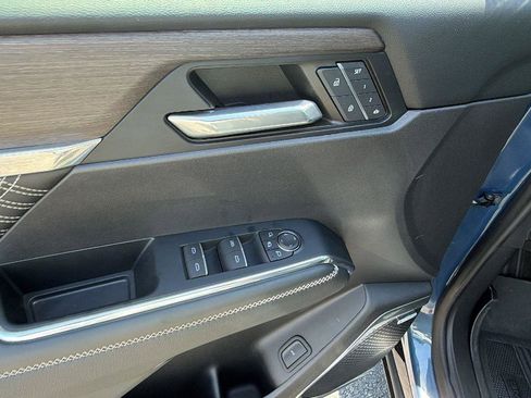Used 2024 GMC Acadia Denali w/ Super Cruise Package FWD image 12