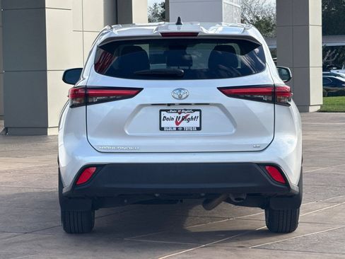 Certified 2023 Toyota Highlander LE image 6