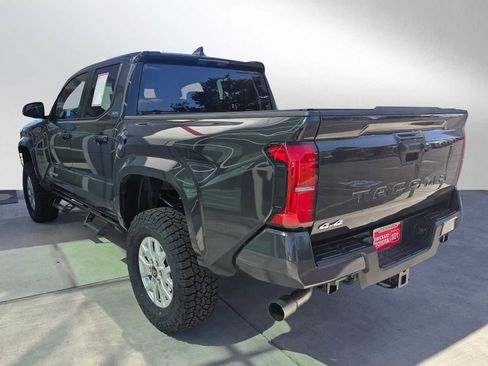 Used 2025 Toyota Tacoma SR5 AWD/4WD image 5