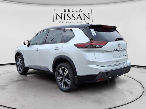 Used 2025 Nissan Rogue SL w/ Tech Package AWD/4WD image 4