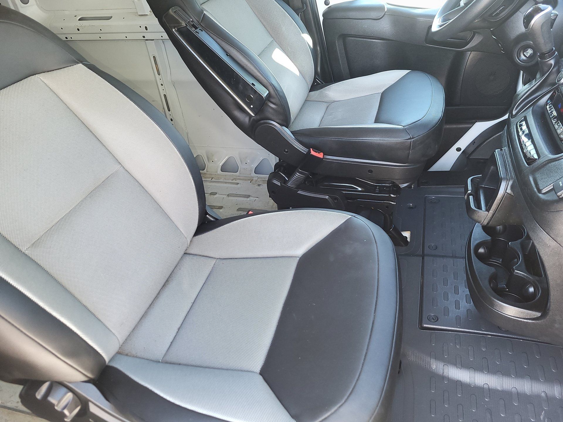 Used 2025 RAM ProMaster 2500 w/ Convenience Group FWD image 23