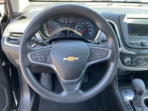 Used 2022 Chevrolet Equinox LS w/ LPO, Chrome Package FWD image 9