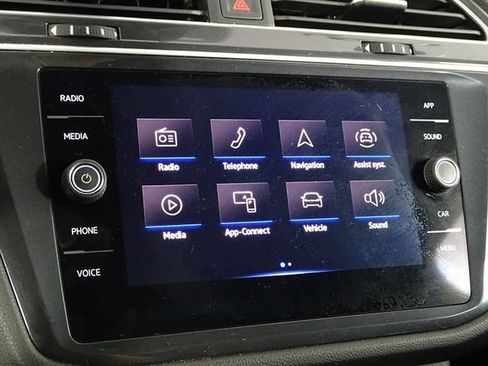 Used 2024 Volkswagen Tiguan SE AWD/4WD image 30