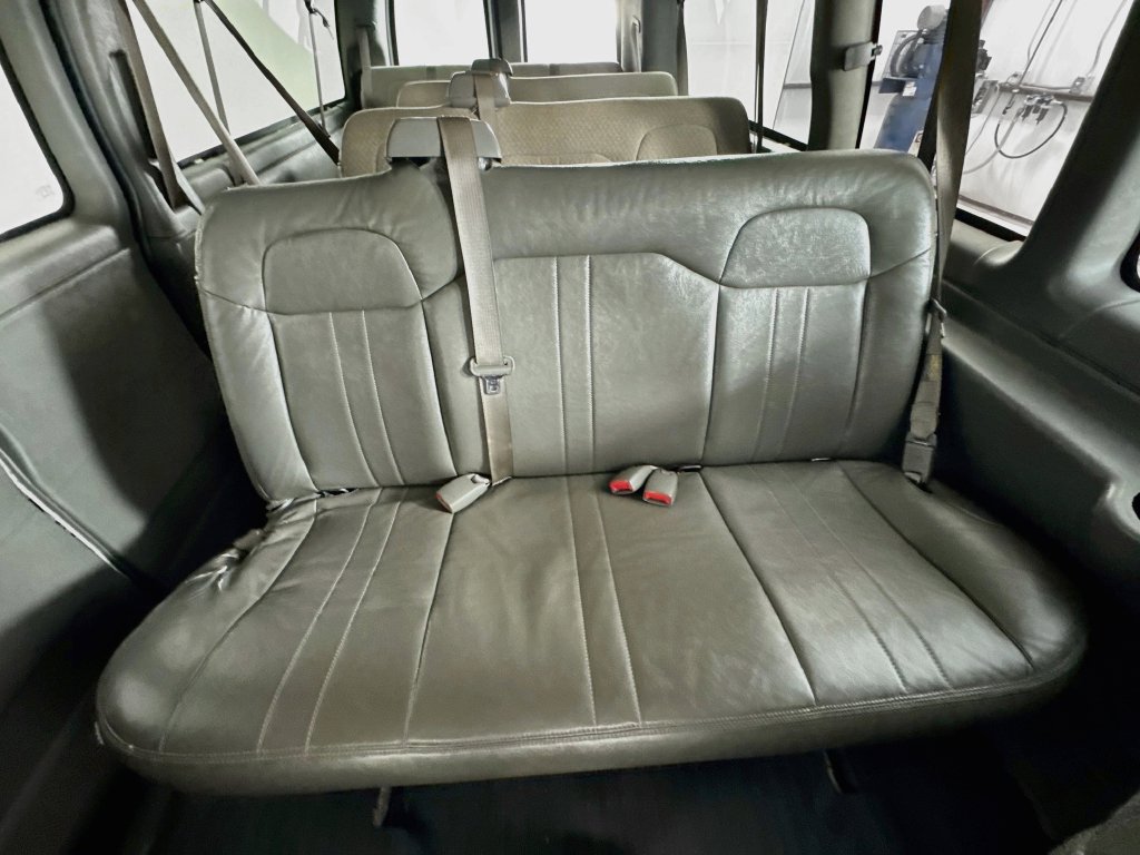 Used 2008 Chevrolet Express 3500 Extended Passenger RWD image 25