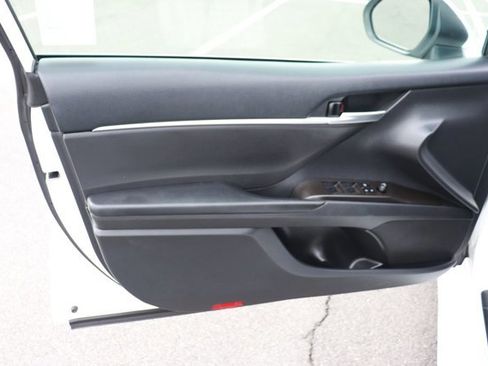 Used 2023 Toyota Camry SE image 8