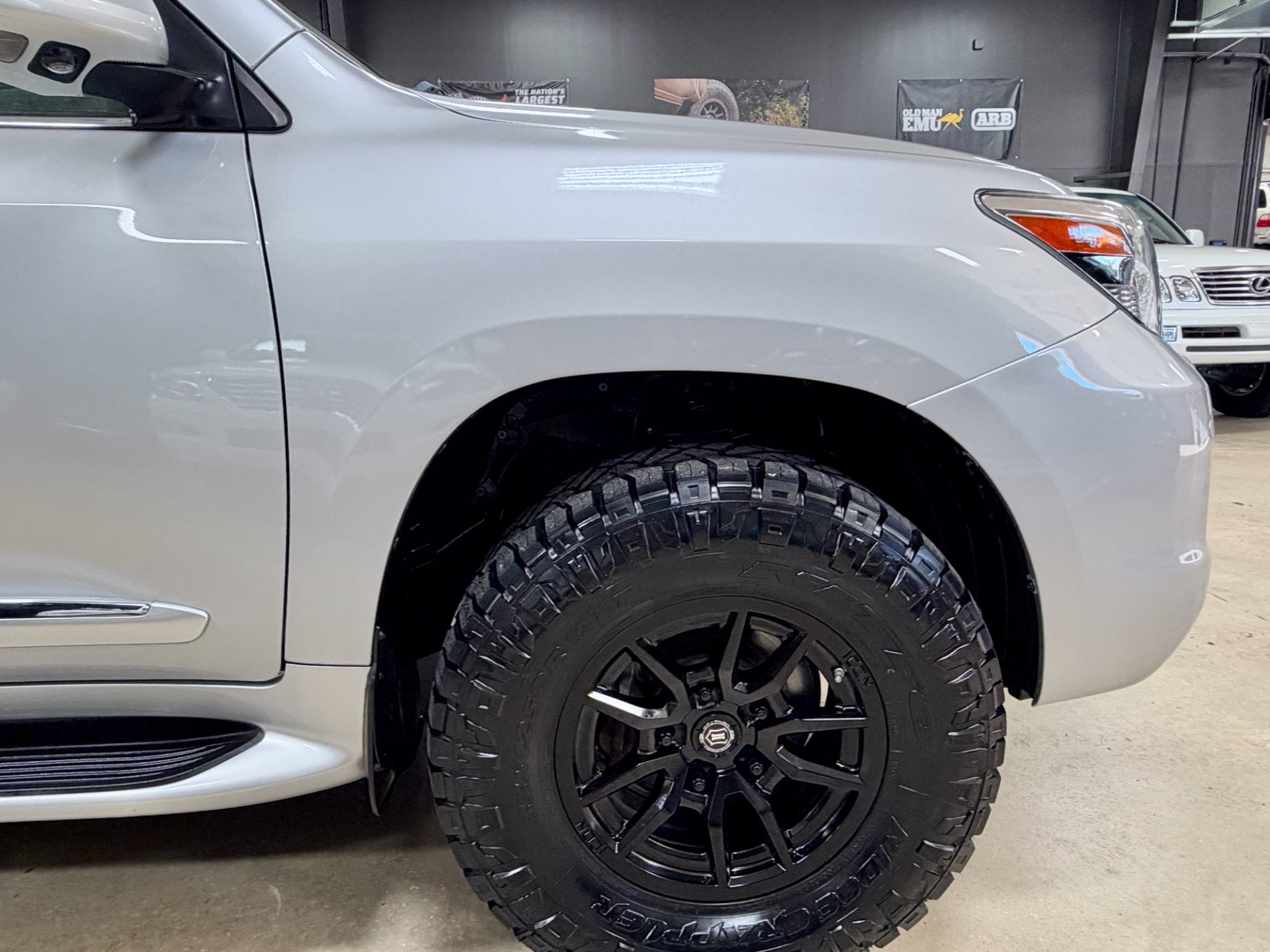 Used 2010 Lexus LX 570 4WD image 14