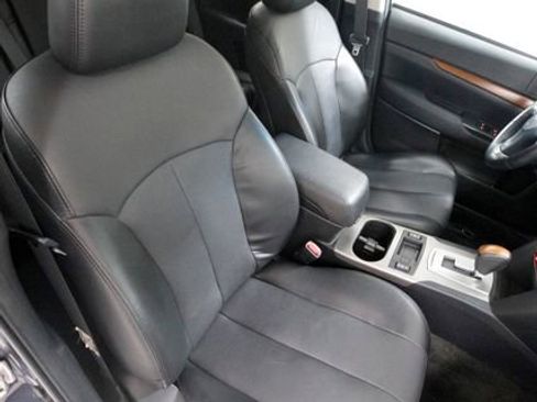 Used 2014 Subaru Outback 3.6R Limited w/ Moonroof Package image 9