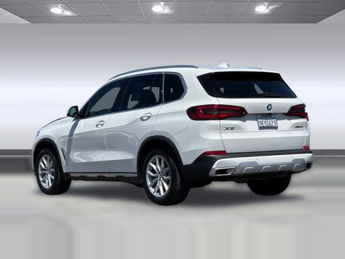 Certified 2023 BMW X5 xDrive40i w/ Premium Package AWD/4WD image 3