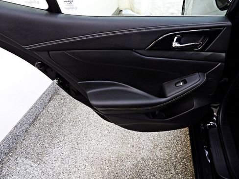 Used 2019 Nissan Maxima 3.5 SV w/ Floor Mat Group FWD image 9