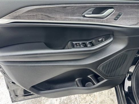 Certified 2024 Jeep Grand Cherokee Limited image 9