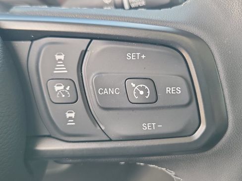 Used 2025 Jeep Gladiator Sport AWD/4WD image 23