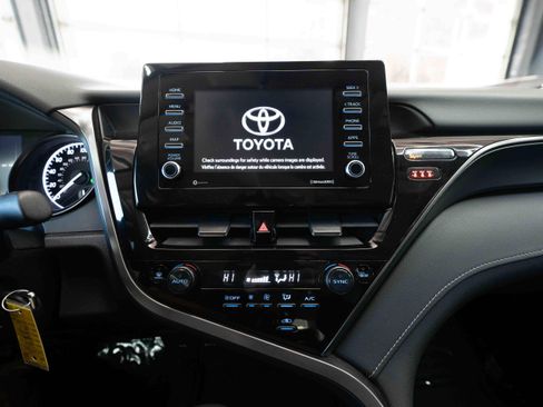 Used 2024 Toyota Camry SE image 17
