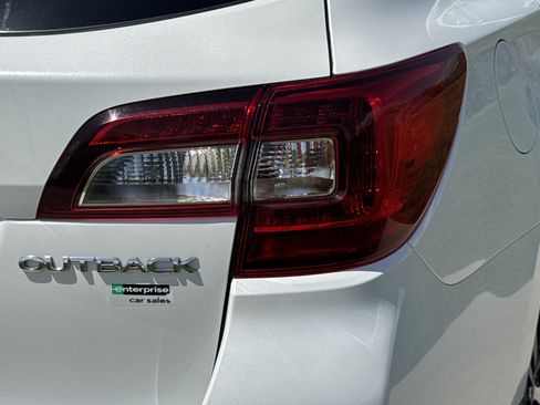 Used 2019 Subaru Outback 2.5i Limited AWD/4WD image 11