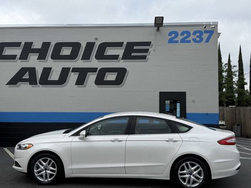 Used 2014 Ford Fusion SE FWD image 19