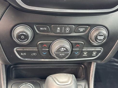 Used 2021 Jeep Cherokee Latitude Lux 80th Anniv w/ Quick Order Package 26U 80TH image 32