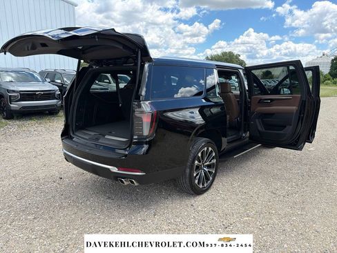 Used 2025 Chevrolet Suburban High Country w/ Sun And Tow Package AWD/4WD image 34