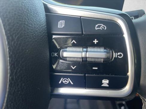 Used 2024 Kia Sorento S image 4