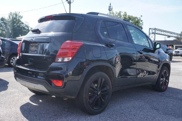 Used 2022 Chevrolet Trax LT w/ Redline Edition AWD/4WD image 4