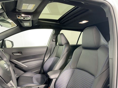 Used 2025 Toyota Corolla Cross AWD Hybrid image 12