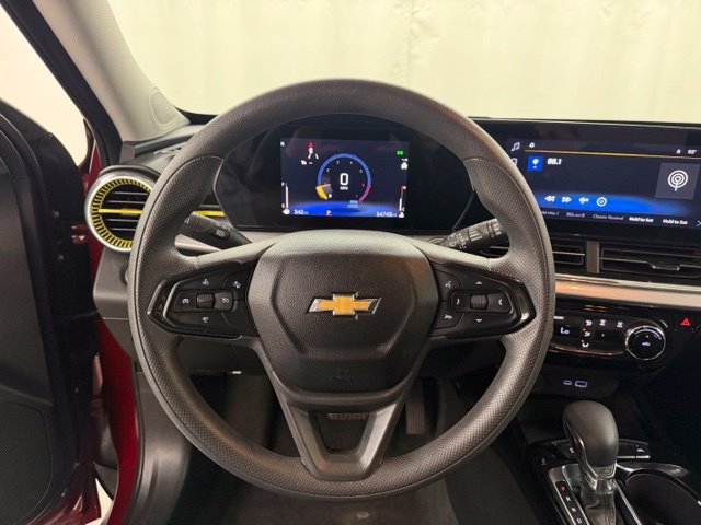 Used 2025 Chevrolet Trax LT FWD image 19