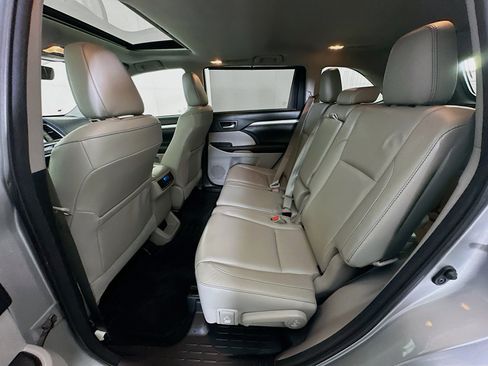 Used 2017 Toyota Highlander XLE image 30