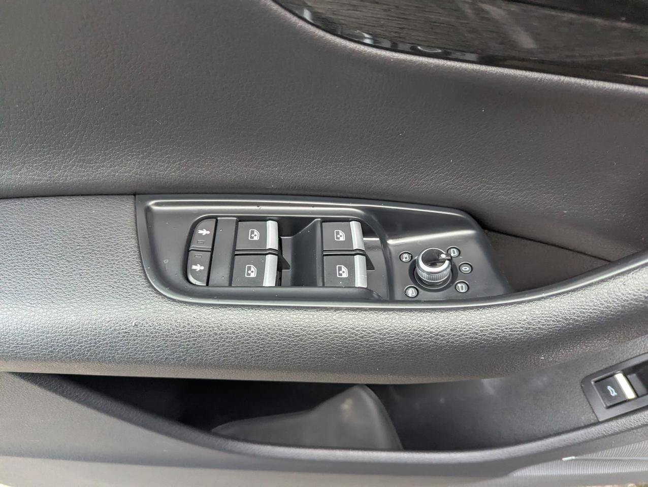 Used 2018 Audi Q7 3.0T Prestige AWD/4WD image 10