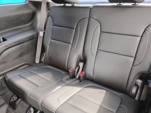 Used 2023 GMC Acadia SLT w/ LPO, Floor Liner Package FWD image 18