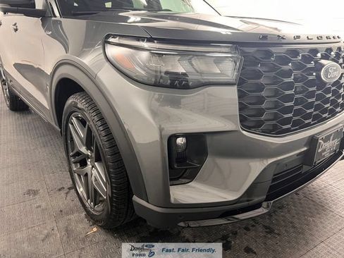 Used 2025 Ford Explorer ST-Line w/ Premium Package RWD image 8