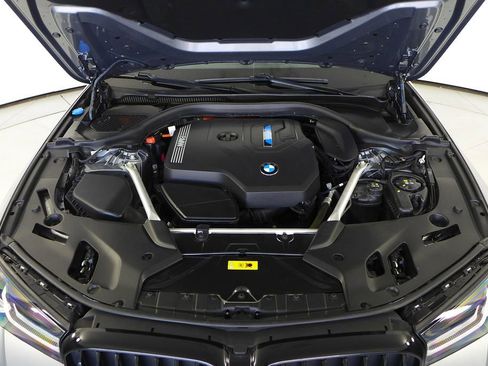 Used 2023 BMW 530e w/ M Sport Package image 6
