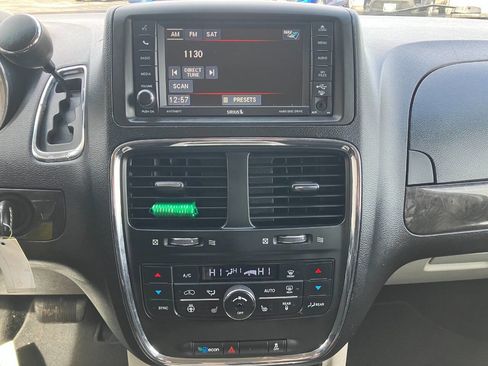 Used 2013 Dodge Grand Caravan Crew w/ Driver Convenience Group image 18